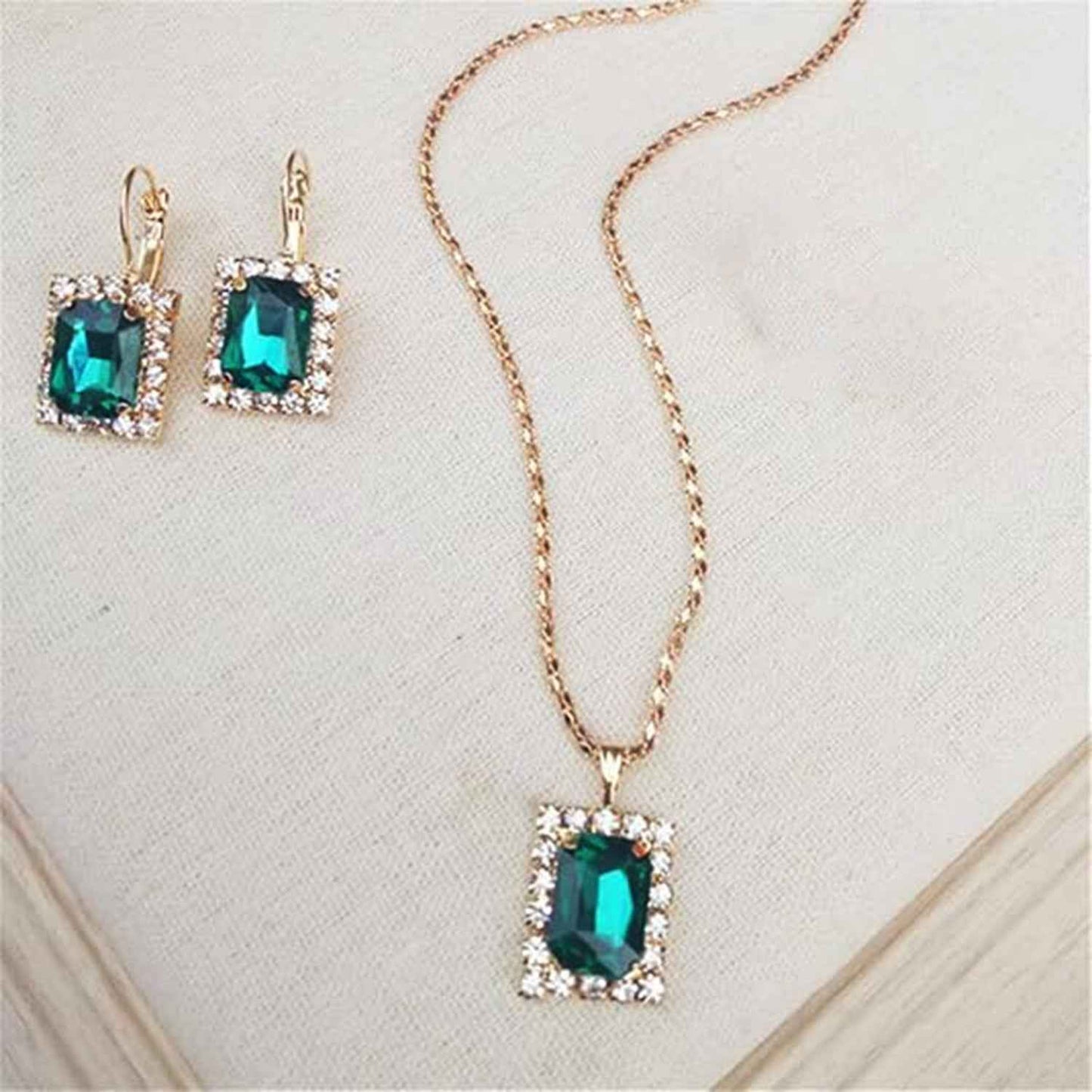 Stone Pendant Necklace Chain Set With Earrings (1 Set Mix Color Design)